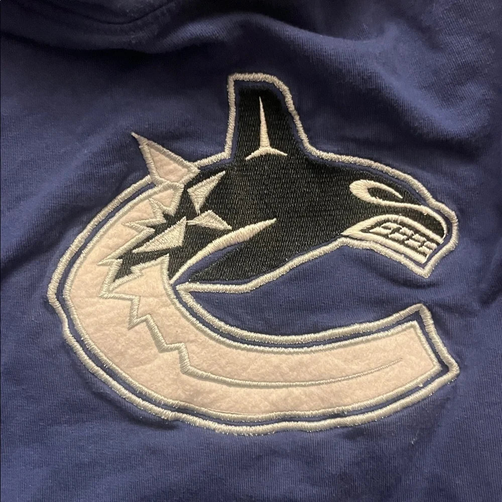 Vancouver Canucks Hoodie - Youth XL - Picture 5 of 5